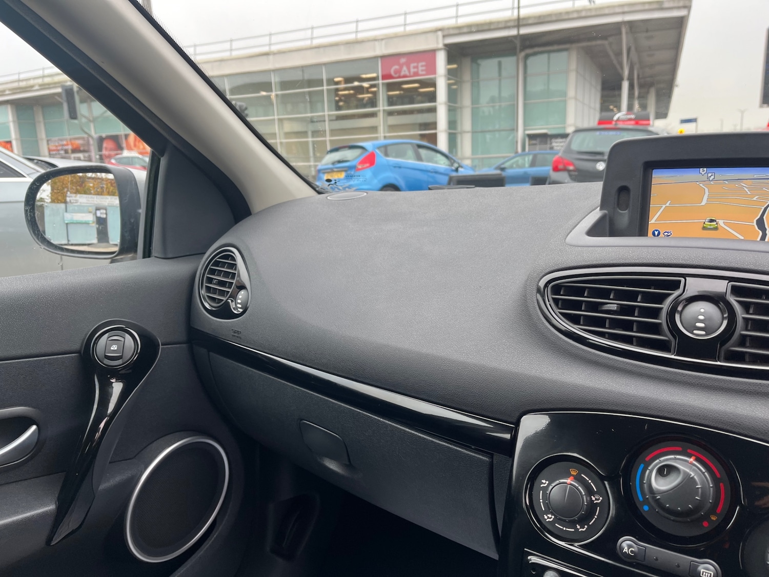 Used Renault Clio 2012 for sale - 76511099: Photo 16