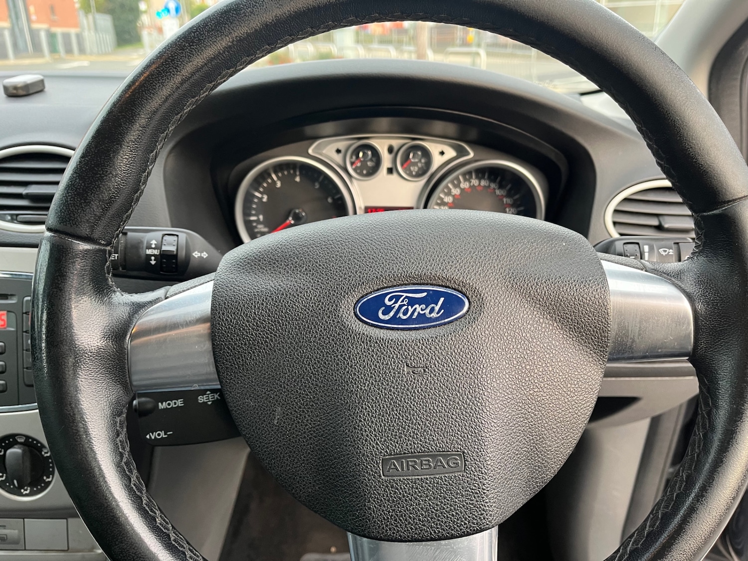 Used Ford Focus 2010 for sale - 76225480: Photo 16