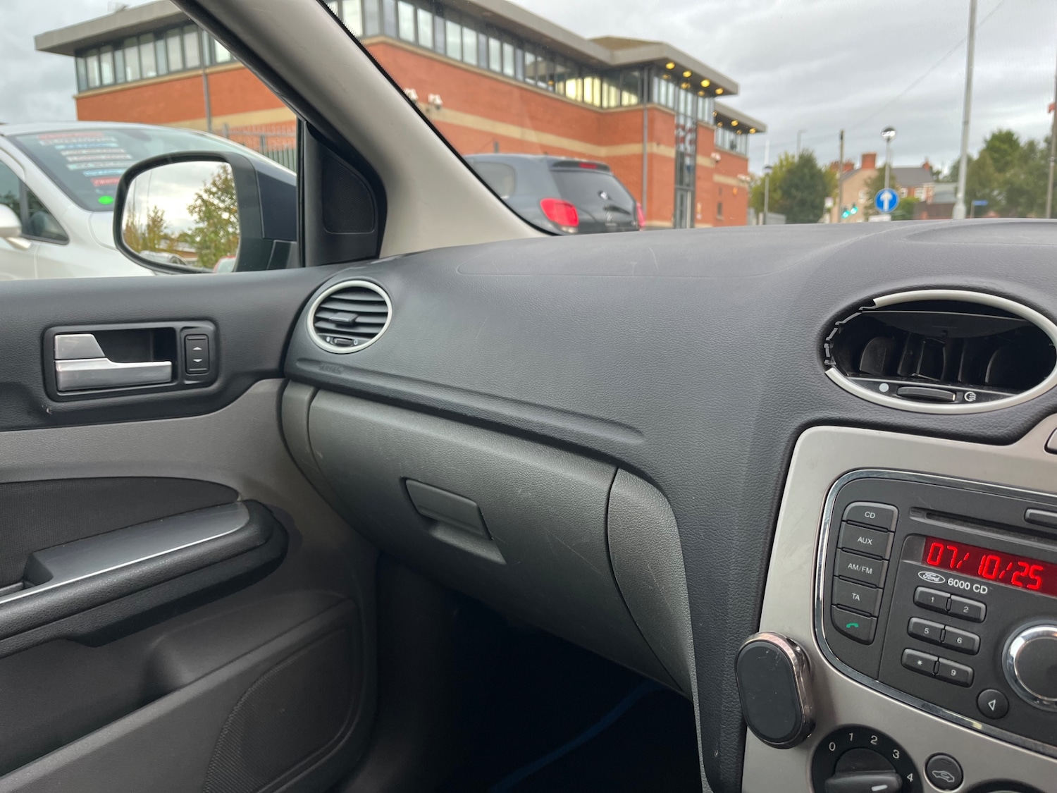 Used Ford Focus 2010 for sale - 76225480: Photo 17