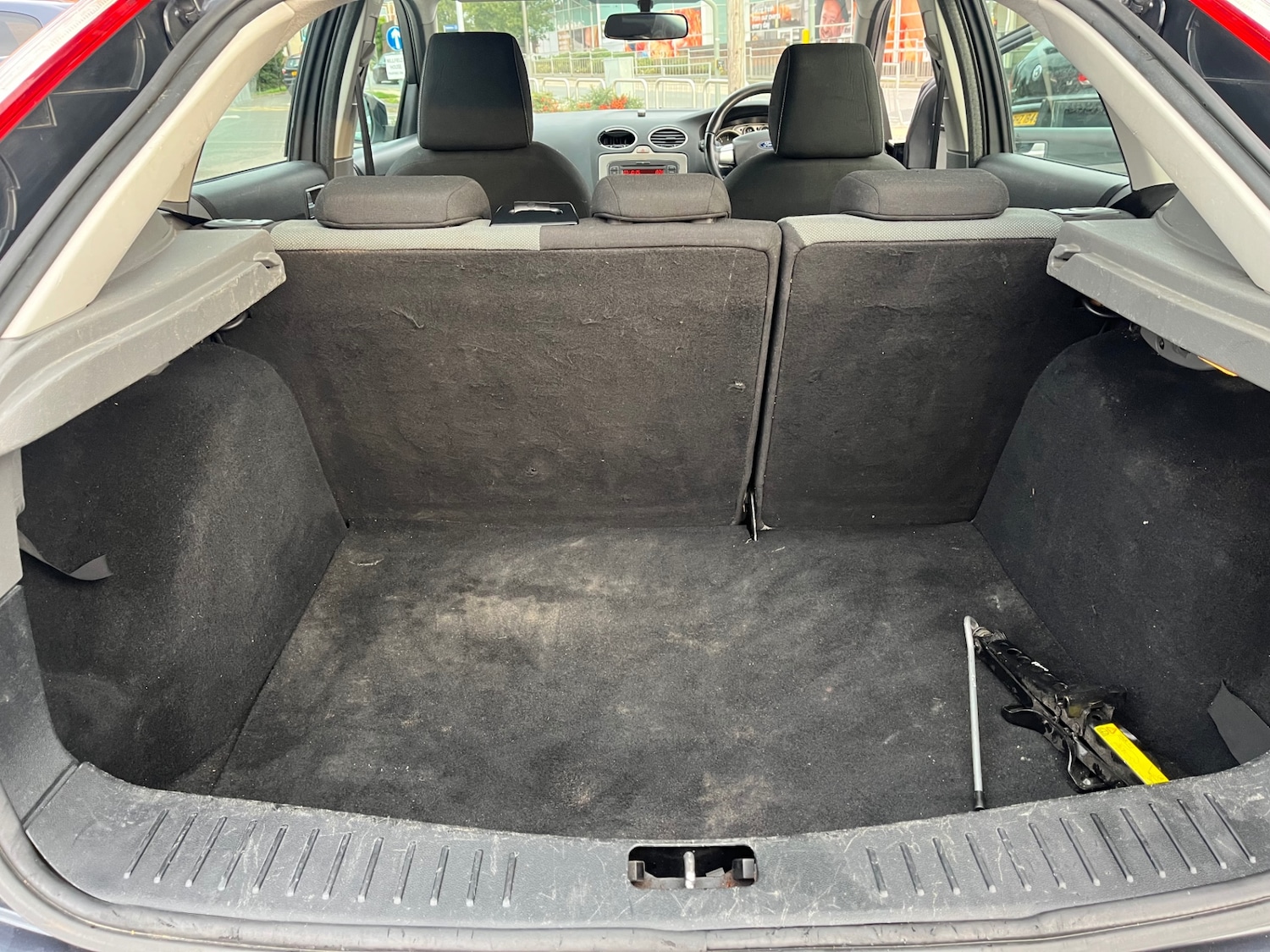 Used Ford Focus 2010 for sale - 76225480: Photo 9