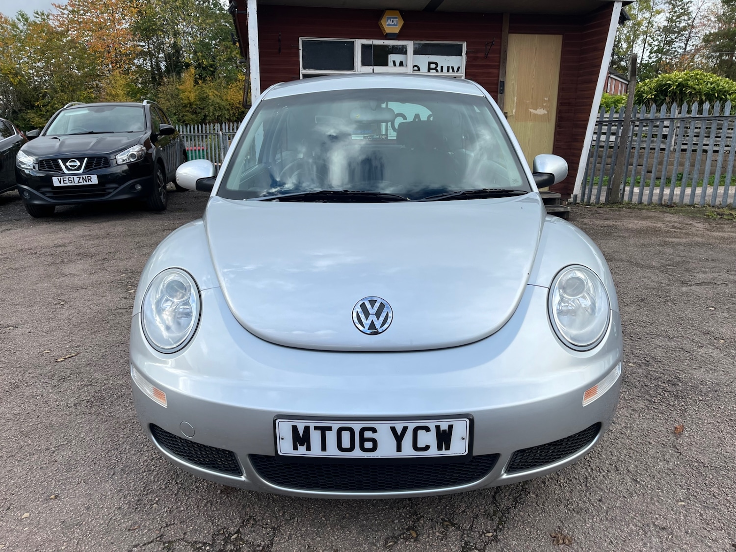 Used Volkswagen Beetle 2006 for sale - 76346823: Photo 2
