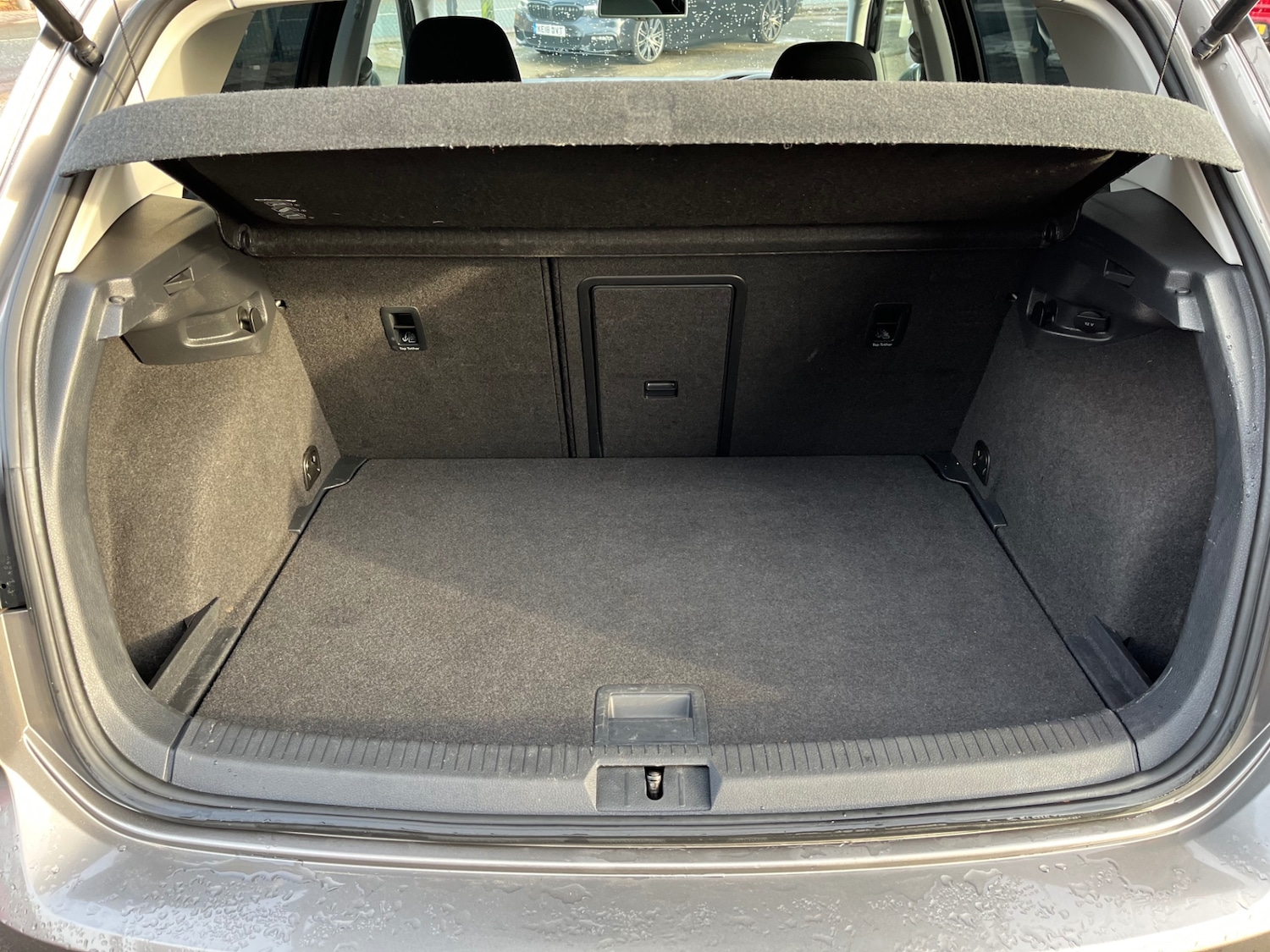 Used Volkswagen Golf 2014 for sale - 77201078: Photo 10