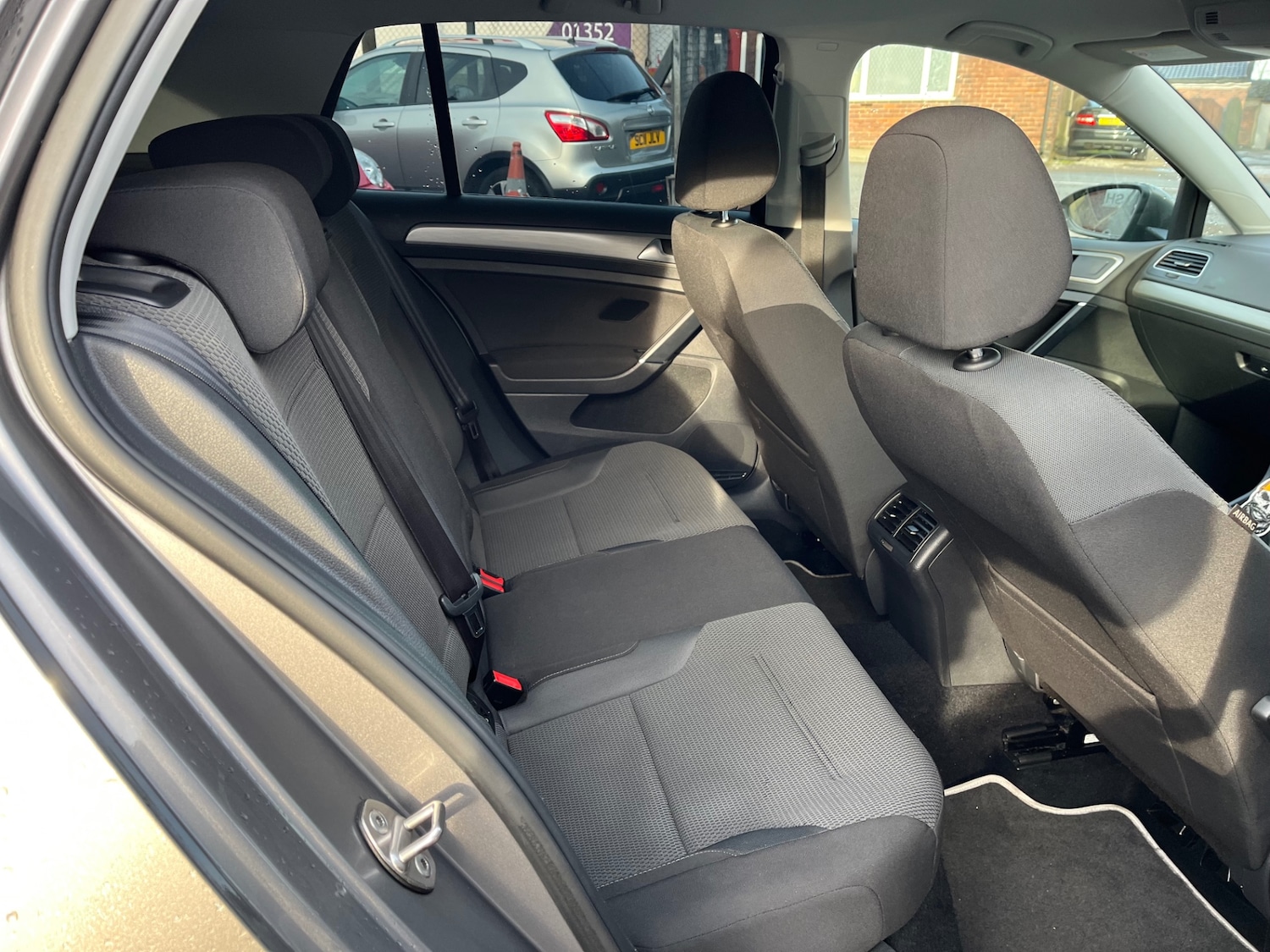 Used Volkswagen Golf 2014 for sale - 77201078: Photo 9