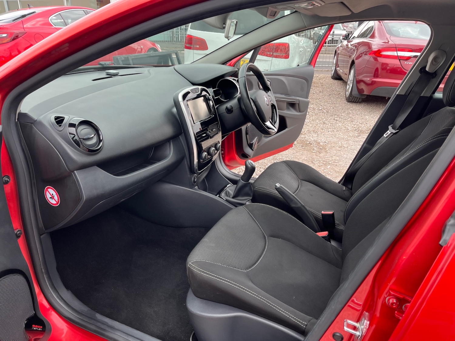 Used Renault Clio 2015 for sale - 76178209: Photo 11
