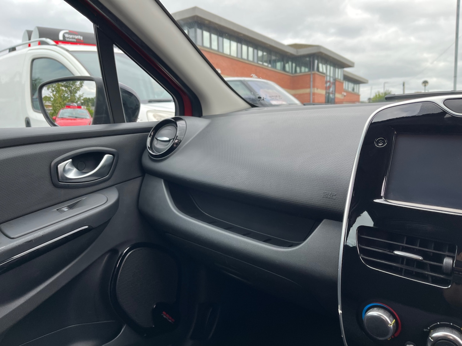 Used Renault Clio 2015 for sale - 76178209: Photo 15