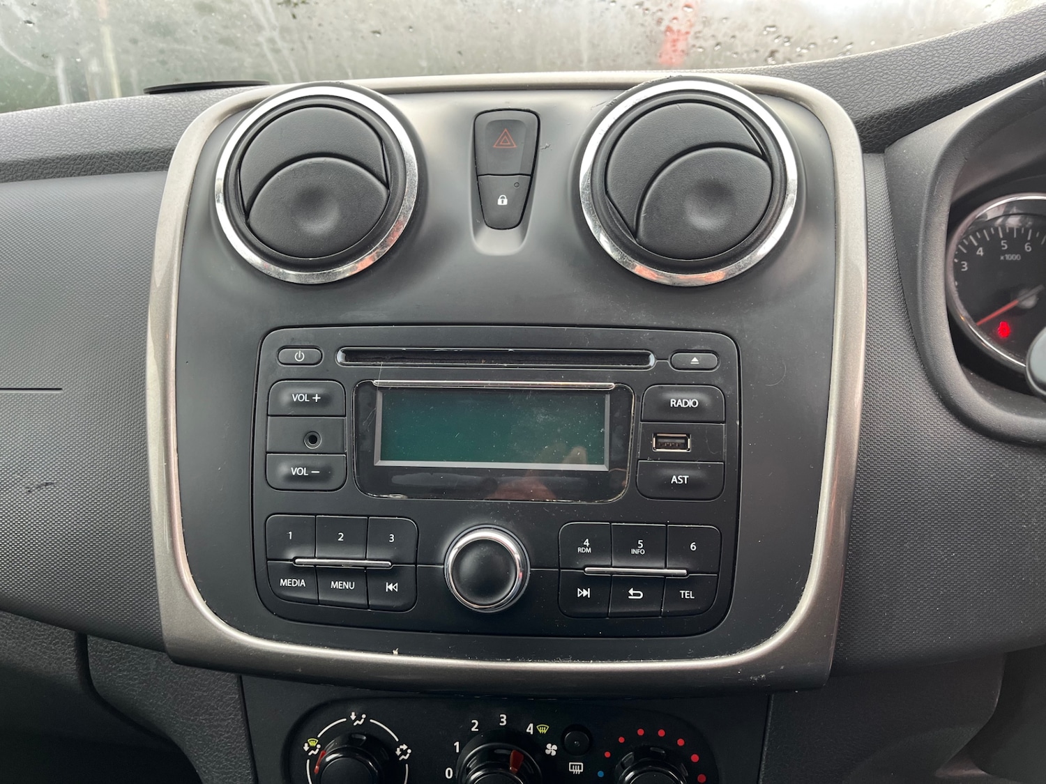 Used Dacia Sandero Stepway 2013 for sale - 76684555: Photo 9