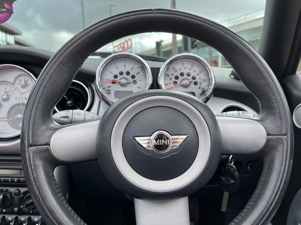Used MINI Convertible 2004 for sale - 75718572: Photo 23