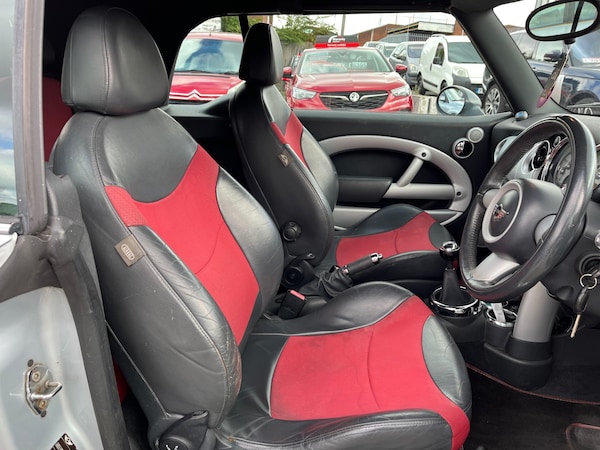 Used MINI Convertible 2004 for sale - 75718572: Photo 6