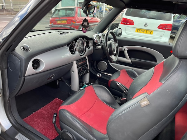 Used MINI Convertible 2004 for sale - 75718572: Photo 8
