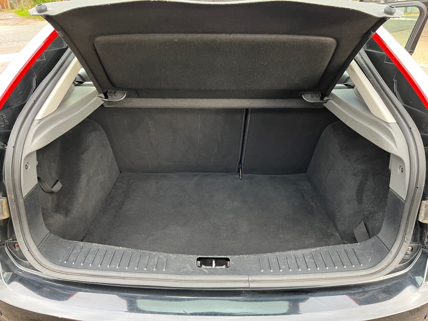 Used Vauxhall Corsa 2010 for sale - 76397205: Photo 9