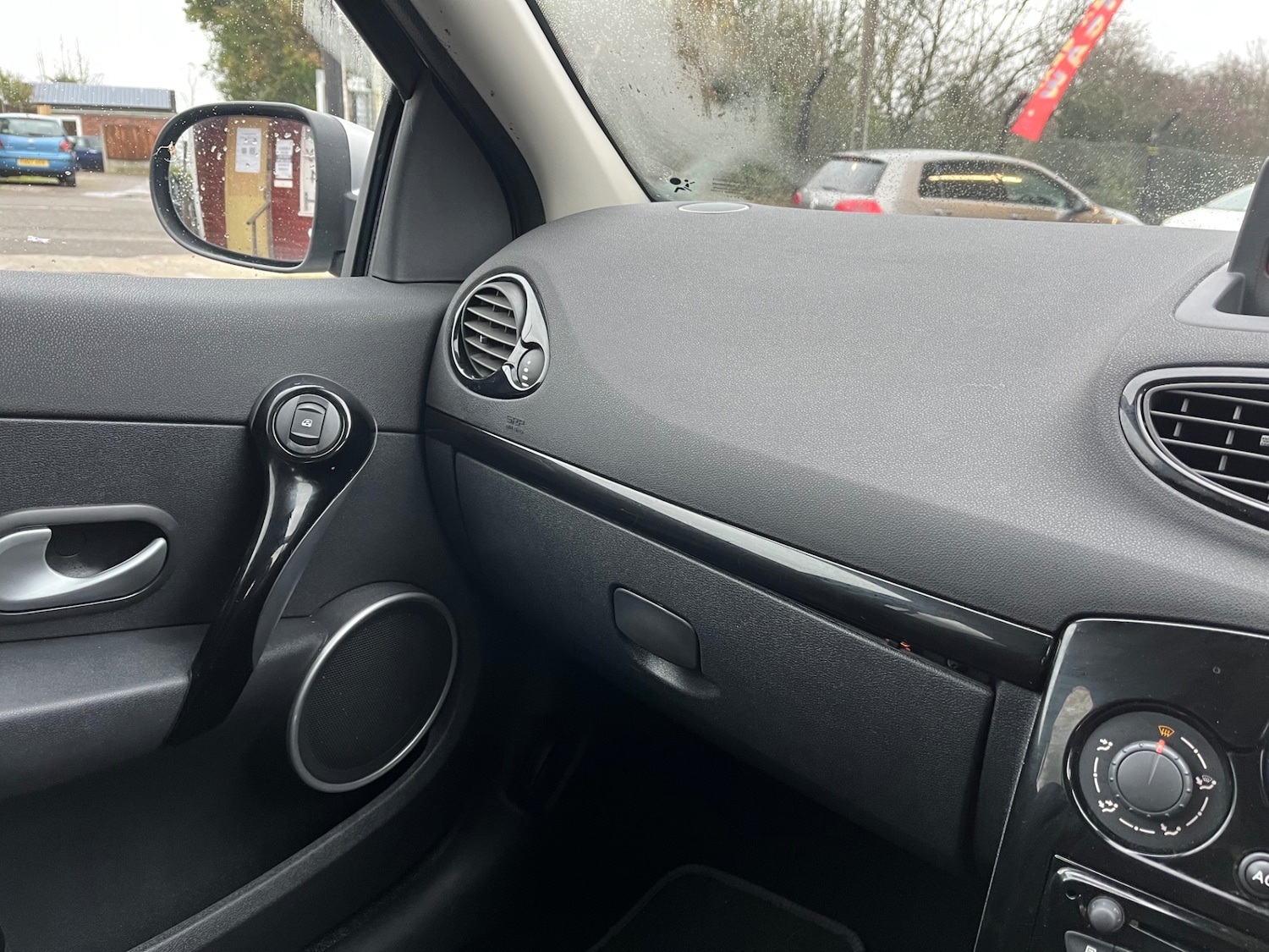 Used Renault Clio 2012 for sale - 77037046: Photo 11