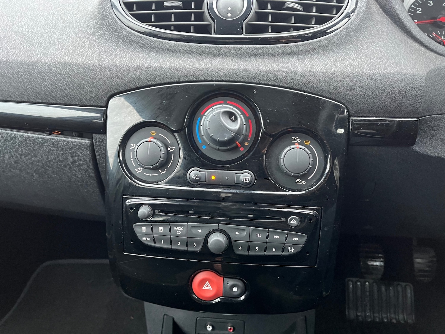 Used Renault Clio 2012 for sale - 77037046: Photo 12