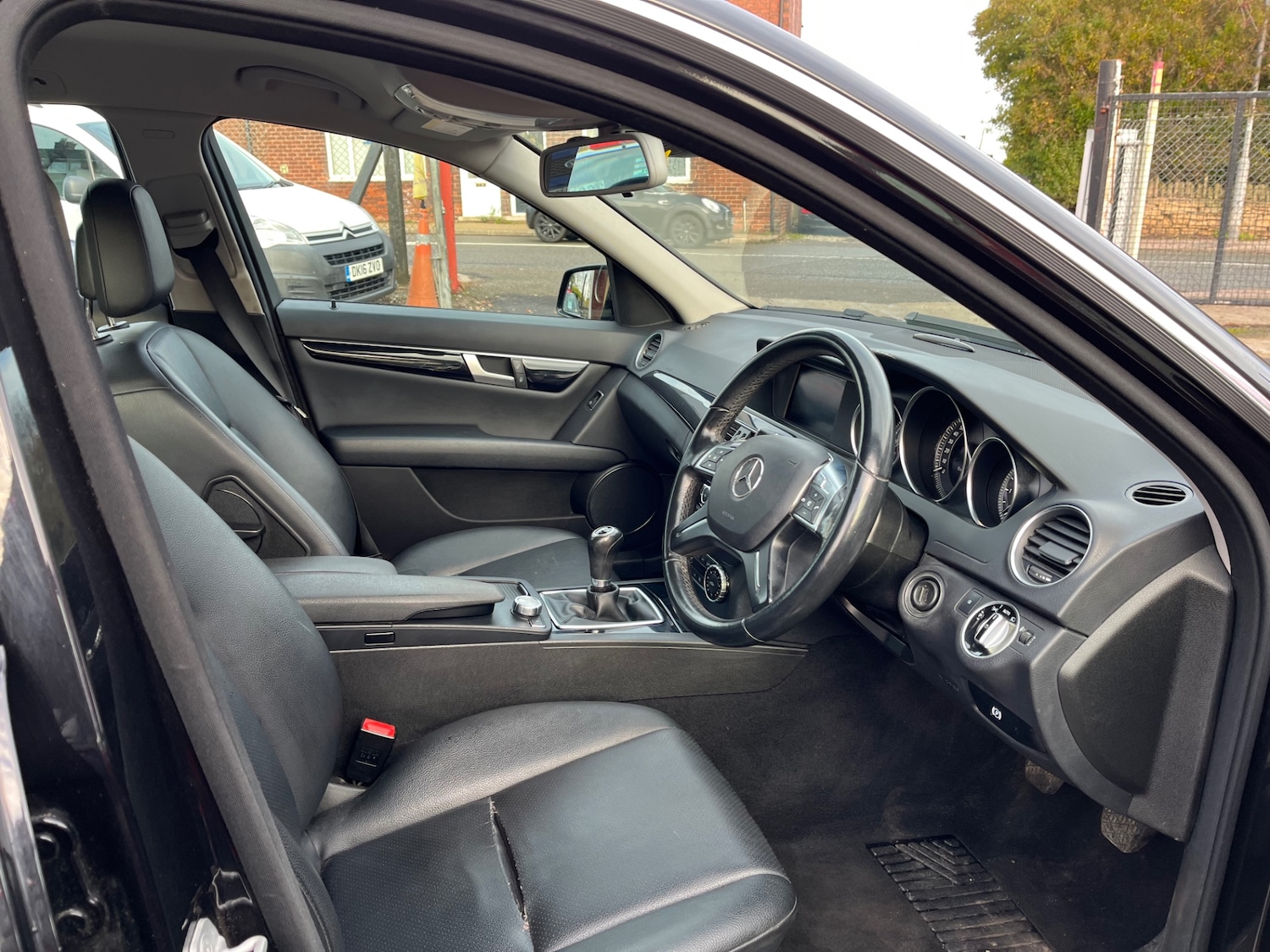 Used Mercedes-Benz C Class 2014 for sale - 76836765: Photo 5