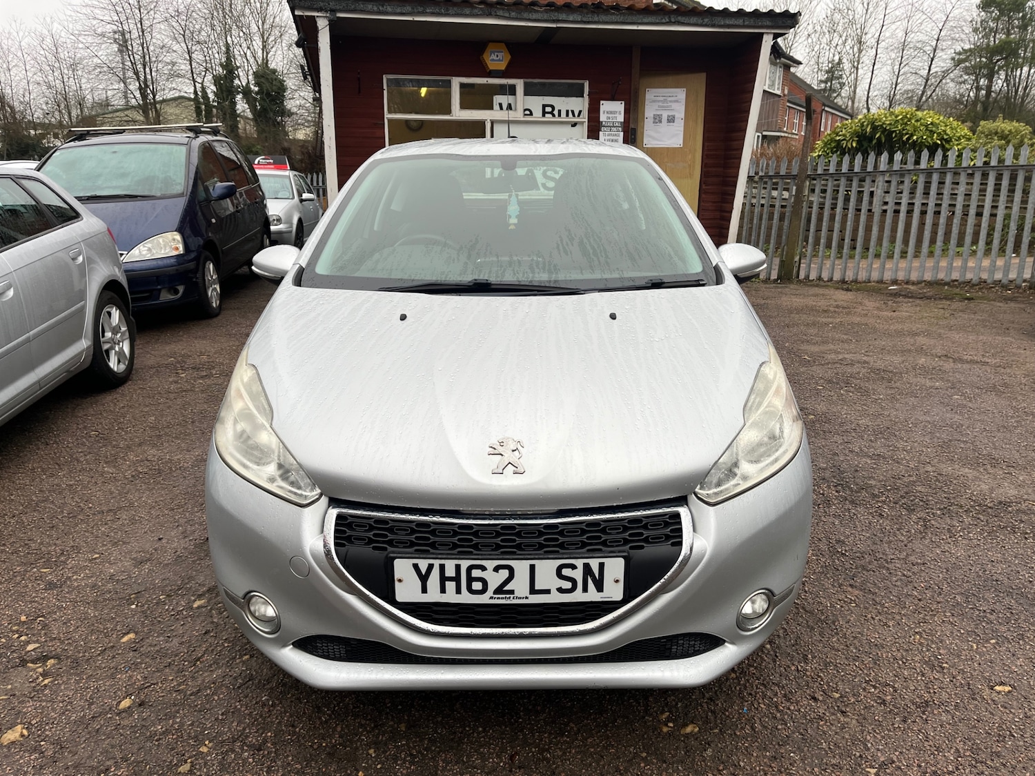 Used Peugeot 208 2012 for sale - 77548393: Photo 2