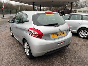 Used Peugeot 208 2012 for sale - 78090792: Photo