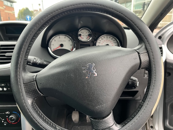 Used Peugeot 207 2011 for sale - 76268676: Photo 16