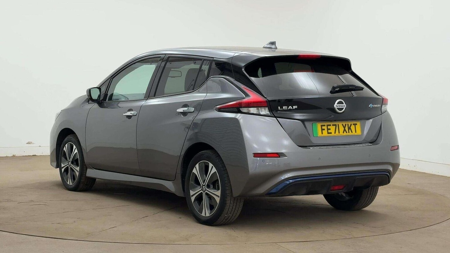 Used Nissan Leaf 2021 for sale - 76144197: Photo 2