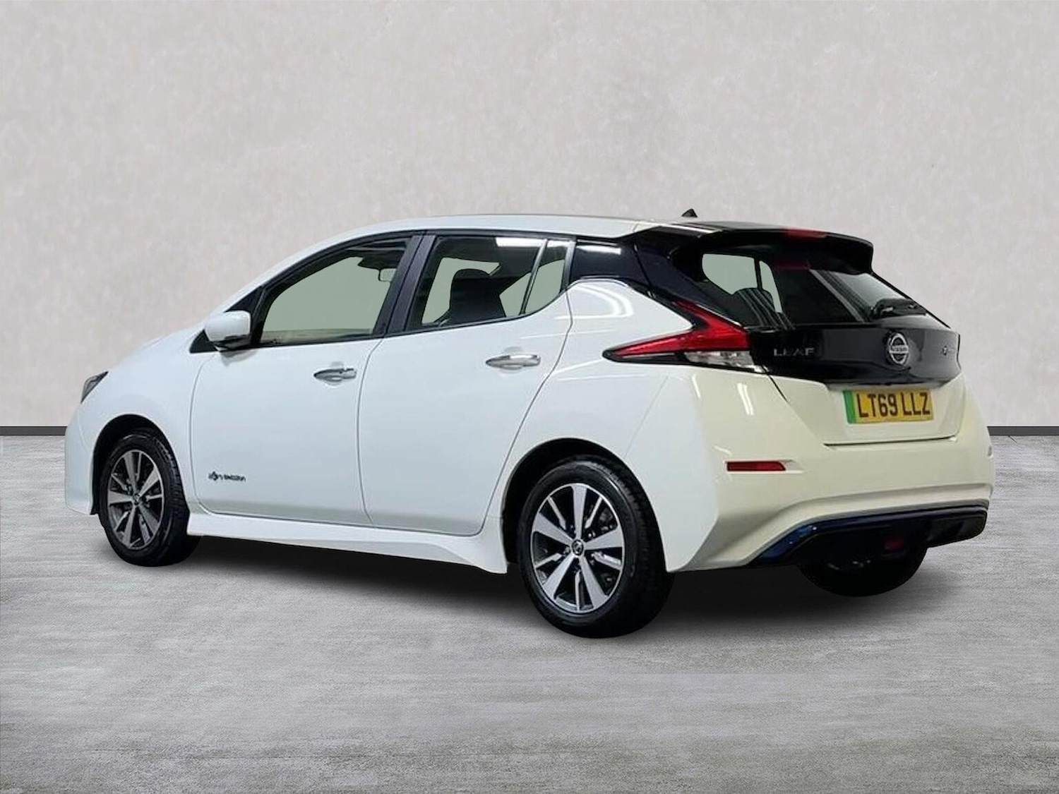 Used Nissan Leaf 2020 for sale - 76963523: Photo 2