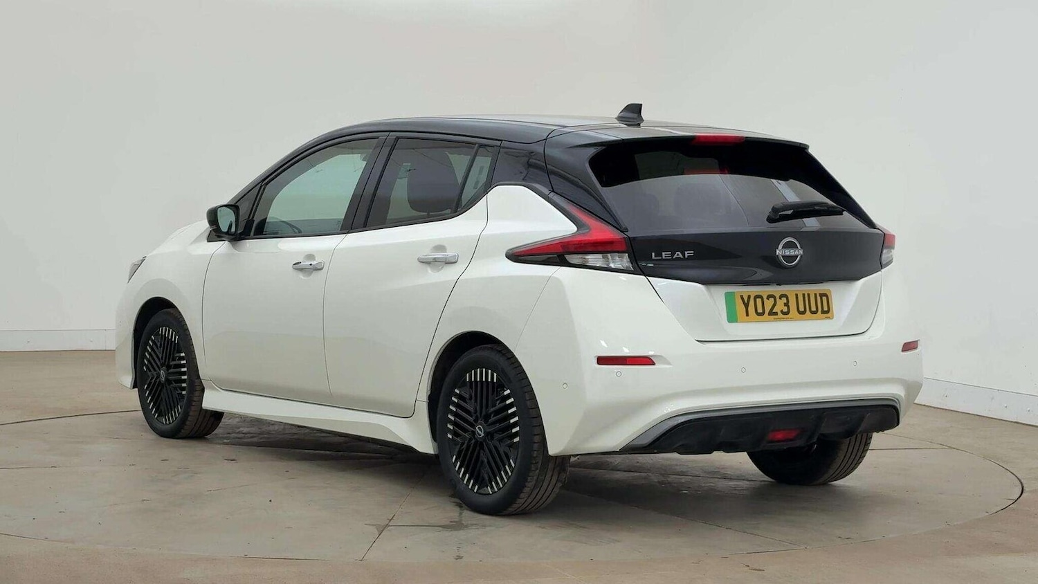 Used Nissan Leaf 2023 for sale - 76144198: Photo 2