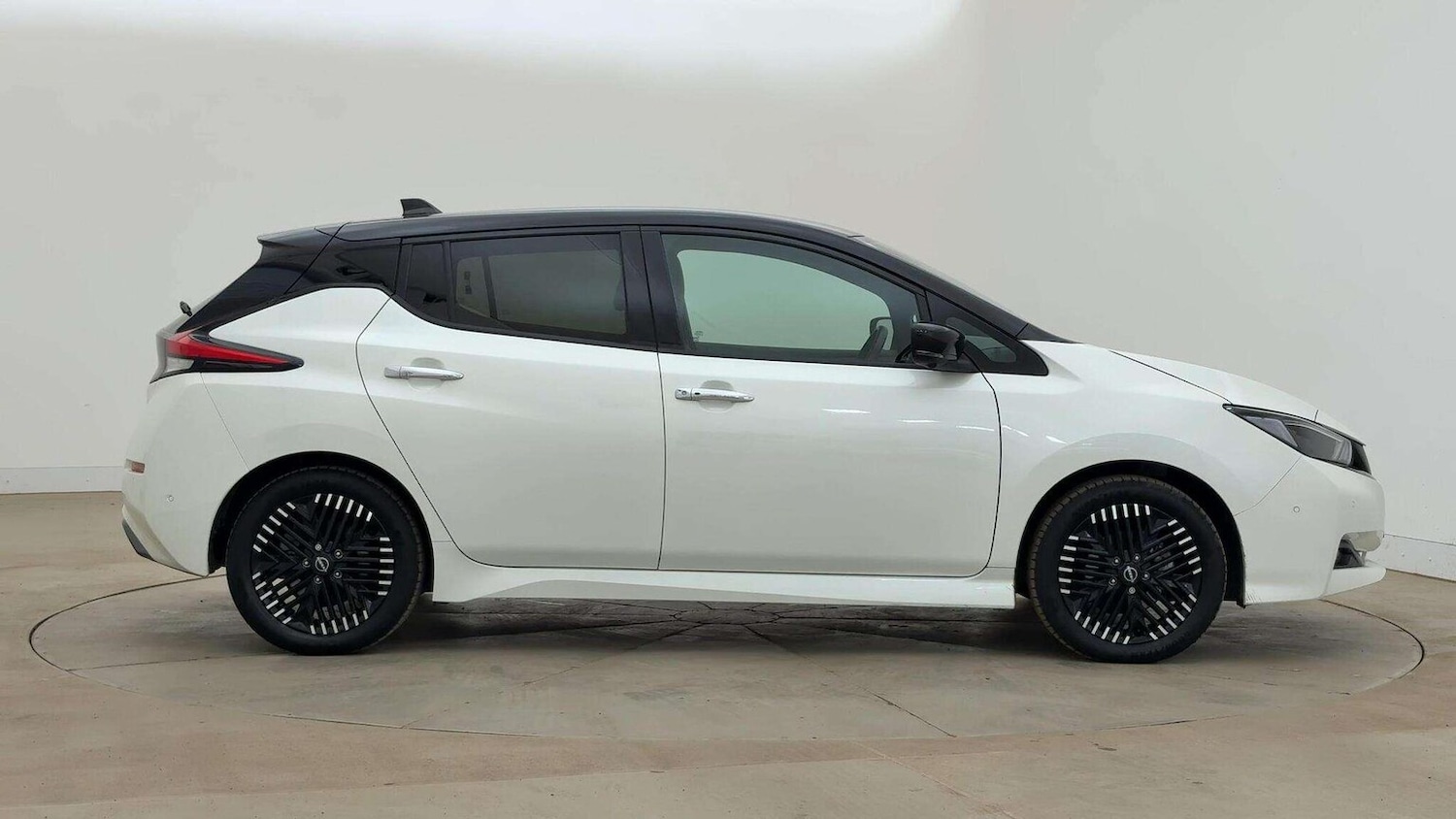 Used Nissan Leaf 2023 for sale - 76144198: Photo 4