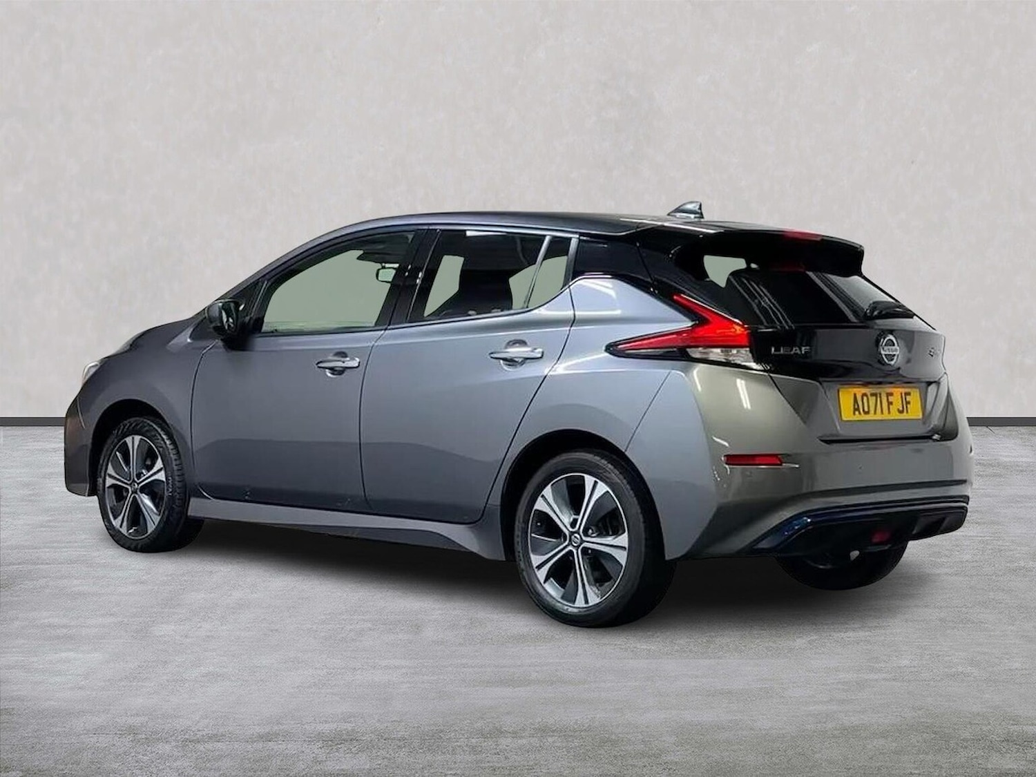 Used Nissan Leaf 2021 for sale - 76846052: Photo 2