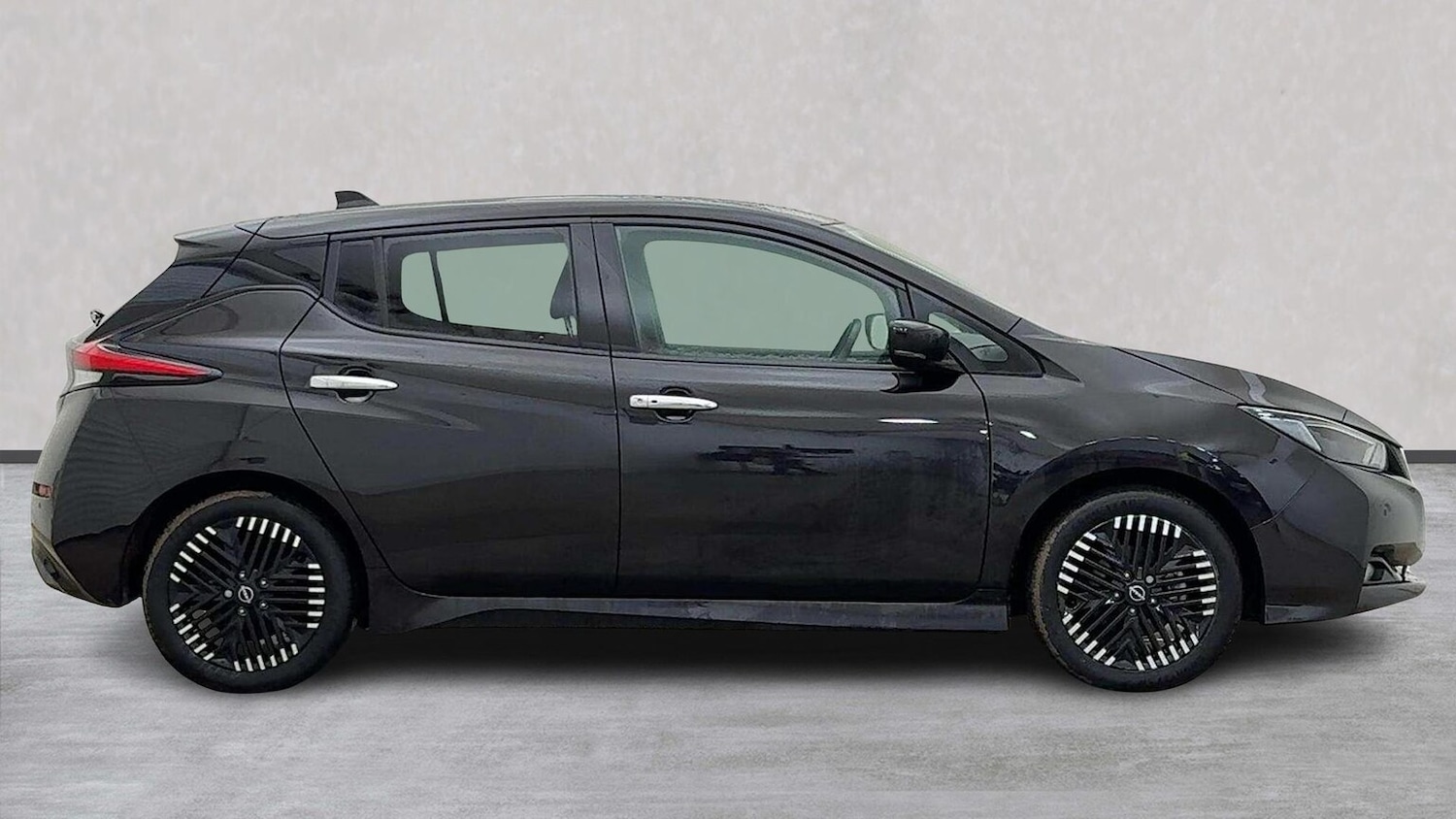 Used Nissan Leaf 2022 for sale - 77012399: Photo 3