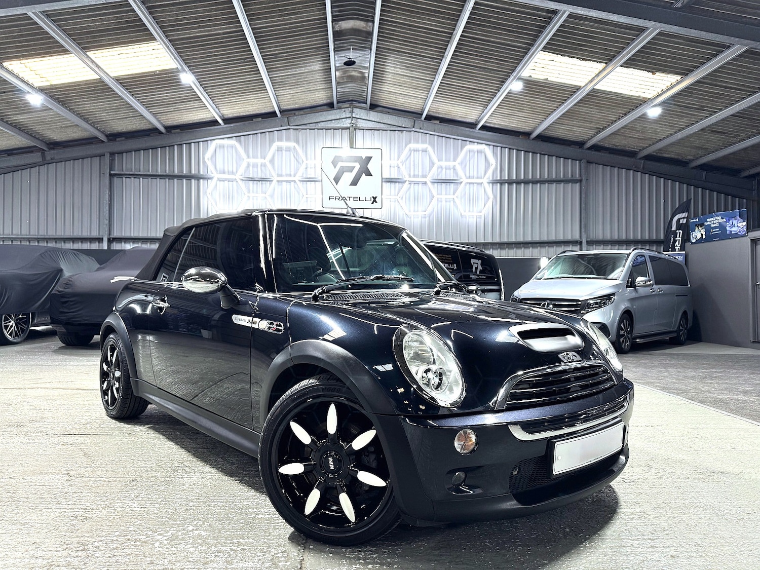Used MINI Convertible 2008 for sale - 76904731: Photo 2