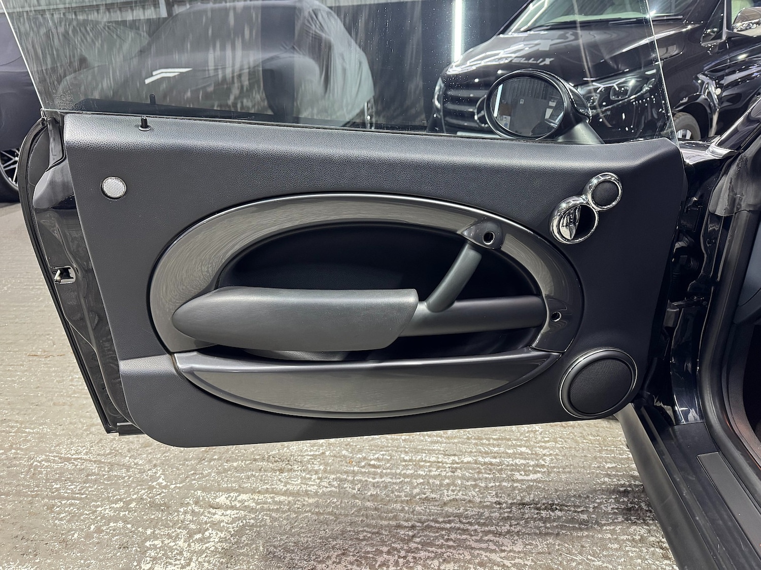 Used MINI Convertible 2008 for sale - 76904731: Photo 28