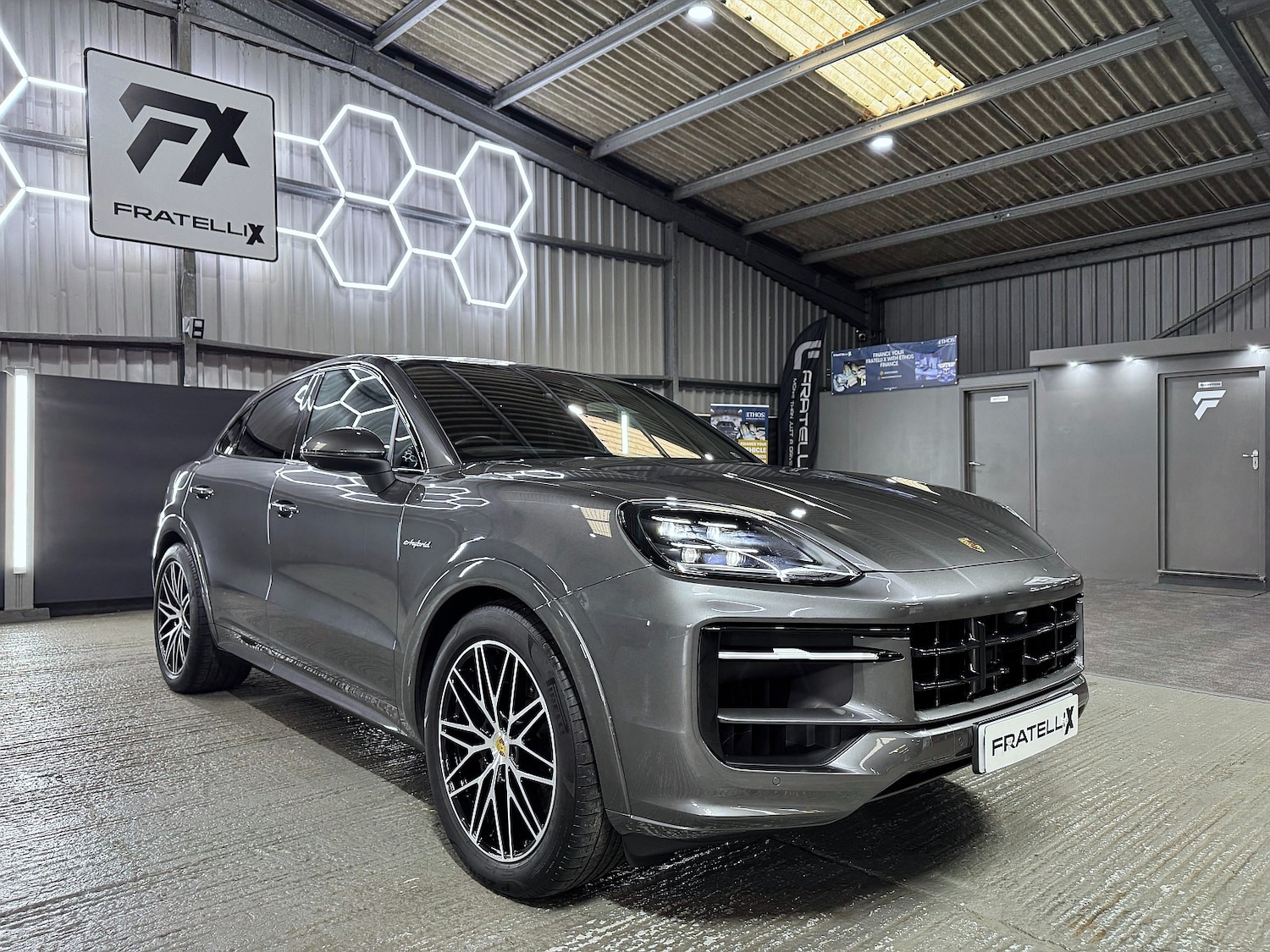 Used Porsche Cayenne 2024 for sale - 76719090: Photo 2