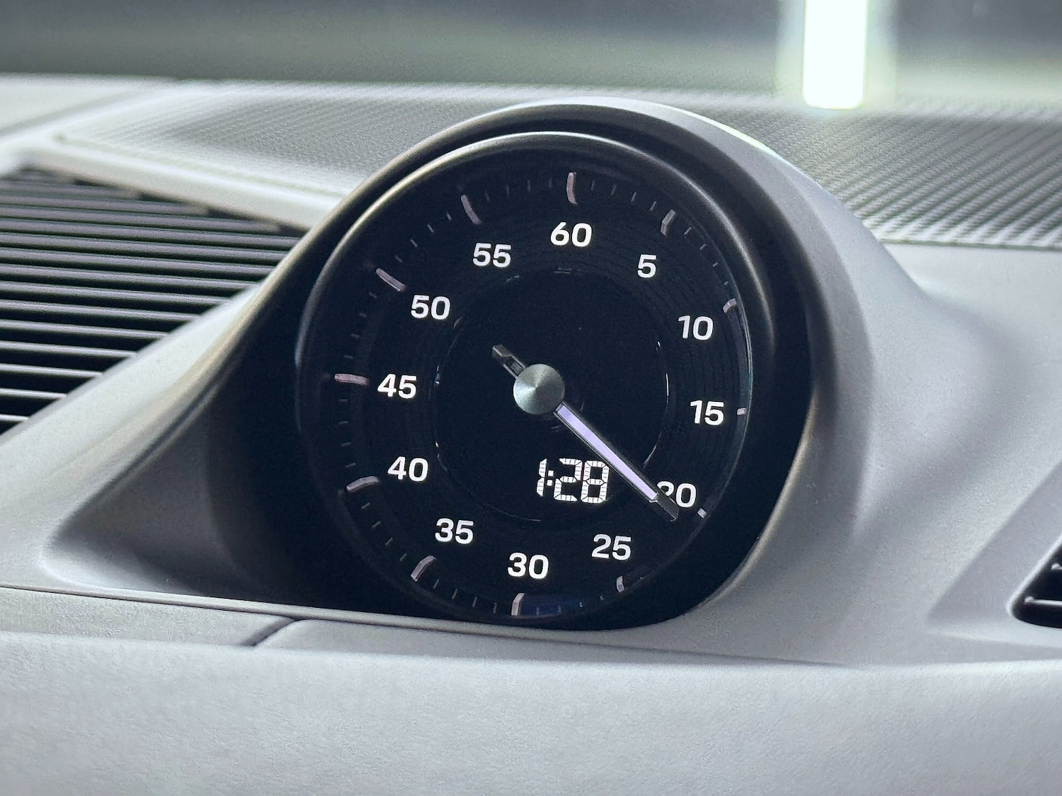 Used Porsche Cayenne 2024 for sale - 76719090: Photo 32