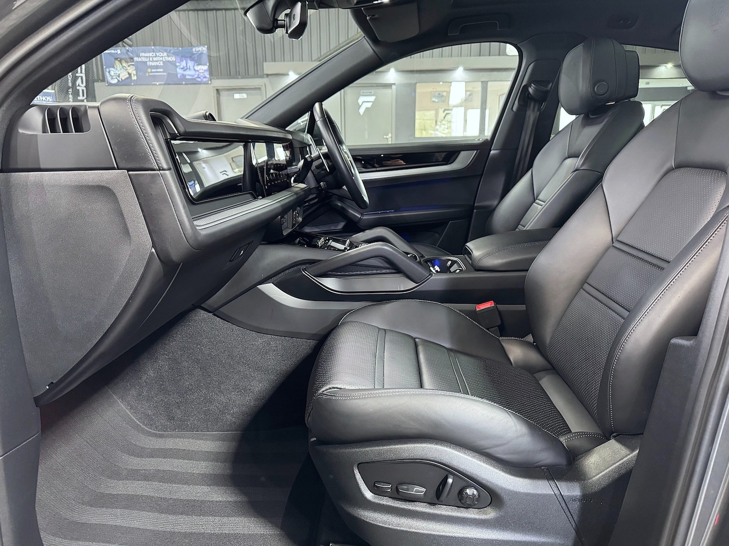 Used Porsche Cayenne 2024 for sale - 76719090: Photo 40