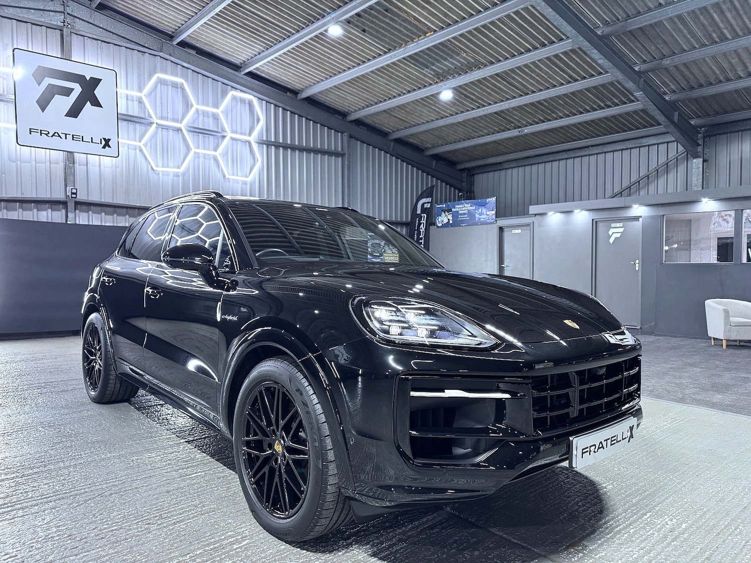 Used Porsche Cayenne 2024 for sale - 76719278: Photo 2