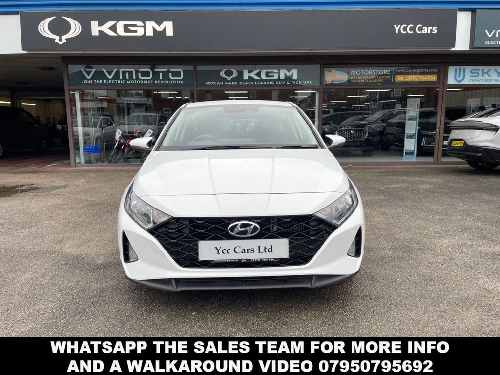 Used Hyundai i20 2023 for sale - 77009700: Photo 2
