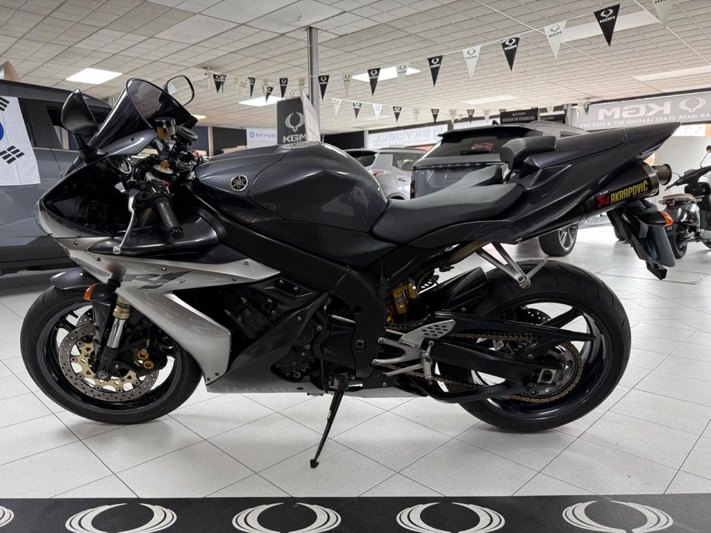 Yamaha R1