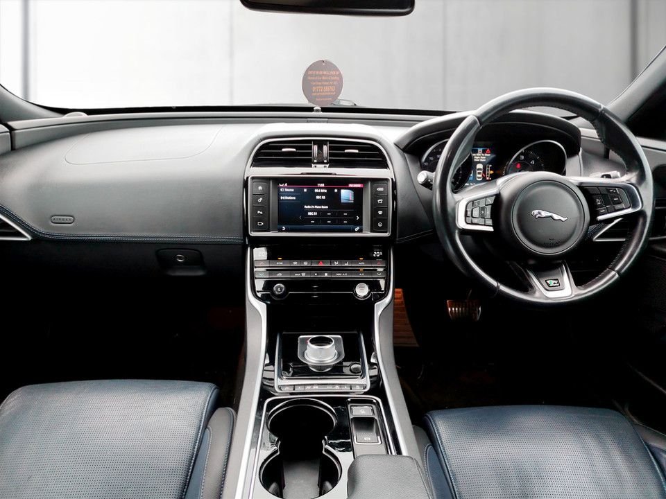 Used Jaguar XE 2015 for sale - 77407659: Photo 9