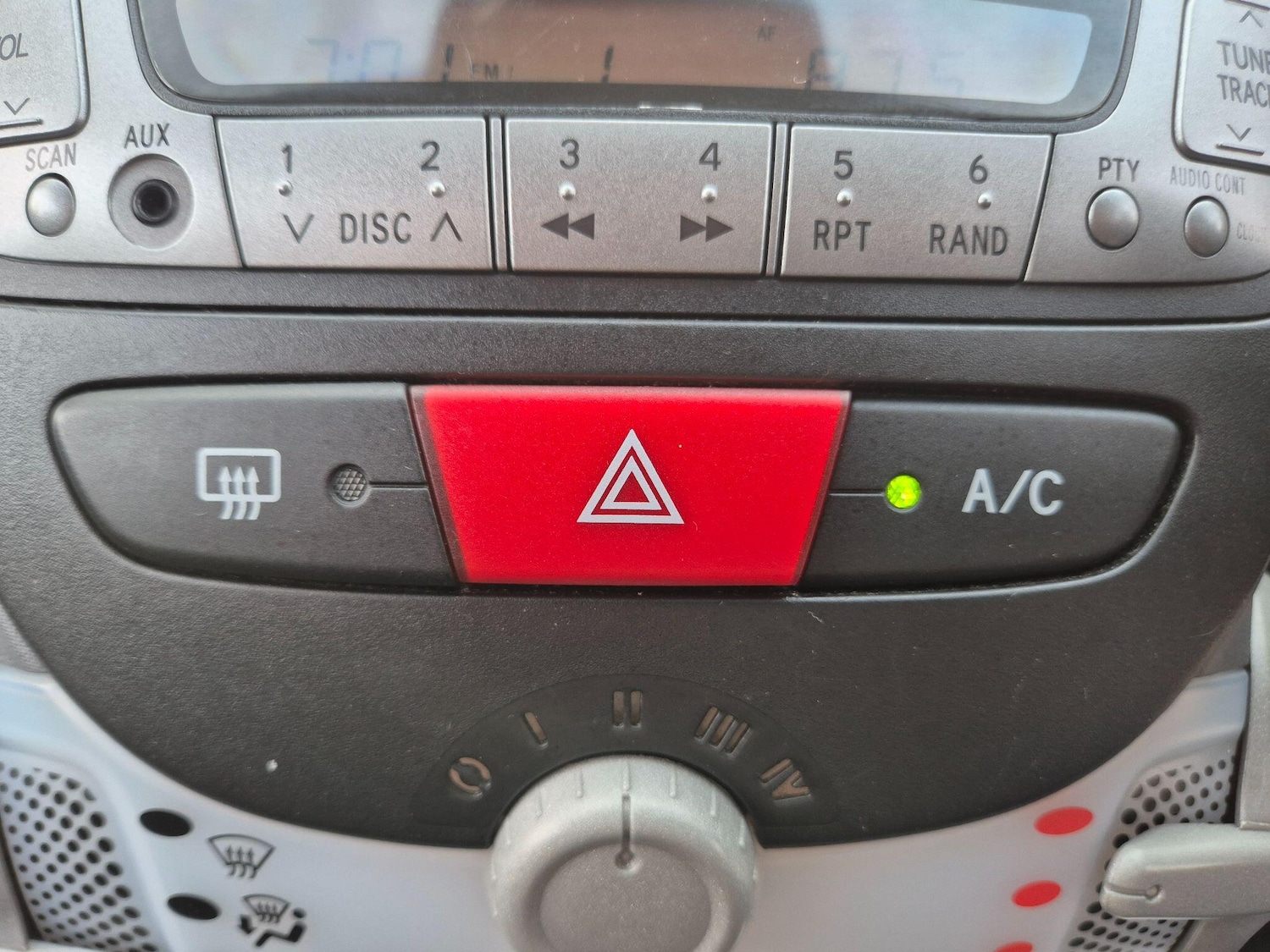 Used Toyota AYGO 2010 for sale - 76584321: Photo 74