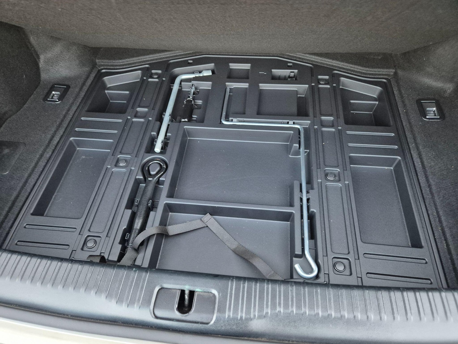 Used Lexus IS 2016 for sale - 76584521: Photo 94