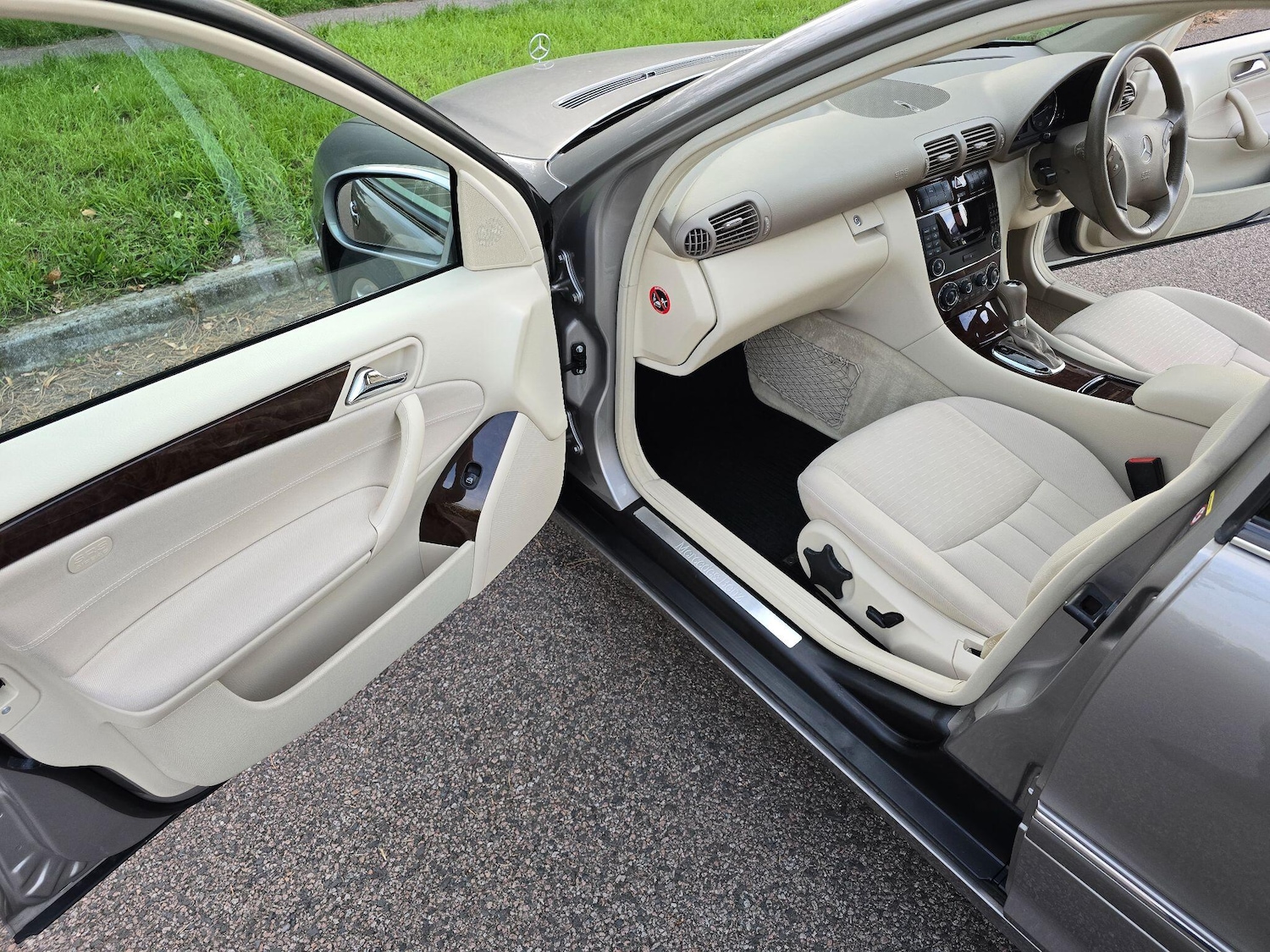 Used Mercedes-Benz C-Class 2006 for sale - 76073036: Photo 82