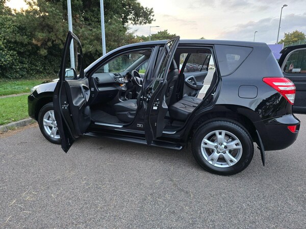Used Toyota RAV4 2010 for sale - 76166674: Photo 74