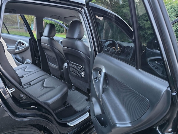 Used Toyota RAV4 2010 for sale - 76166674: Photo 86