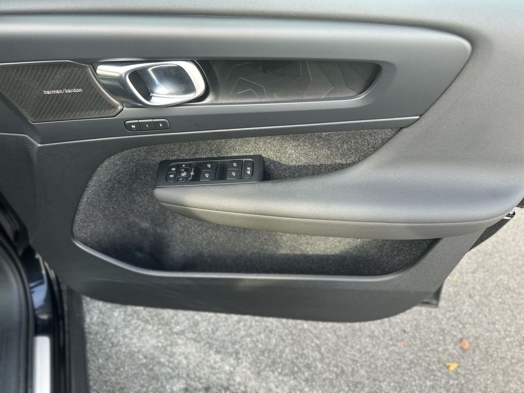 Used Volvo XC40 2023 for sale - 76792076: Photo 25