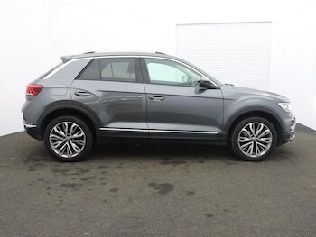 Used Volkswagen T-Roc 2021 for sale - 76792280: Photo