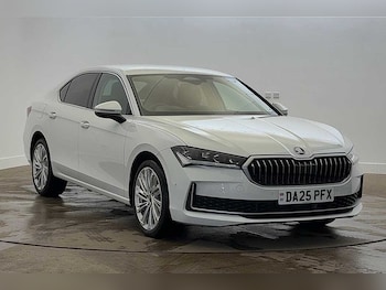 2025 (25) - 2.0 TSI Laurin + Klement 4X4 5dr DSG