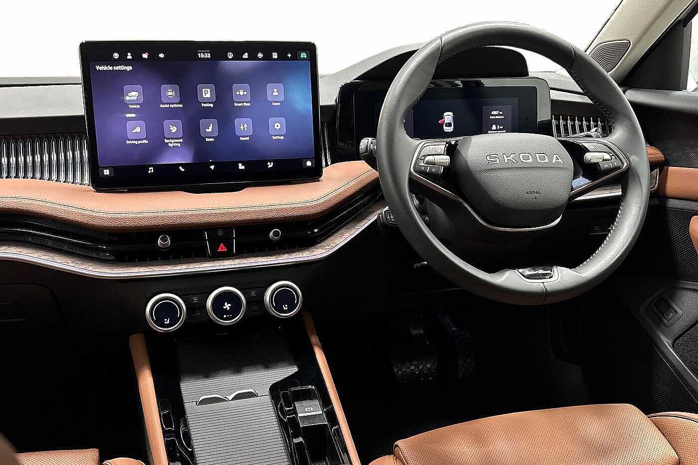 Used Skoda Superb 2025 for sale - 76718720: Photo 2