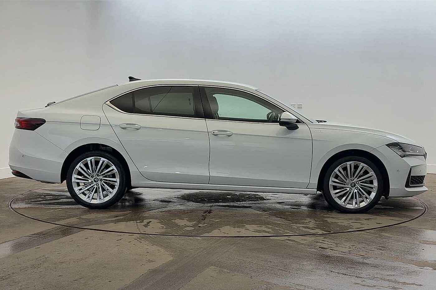 Used Skoda Superb 2025 for sale - 76718720: Photo 4