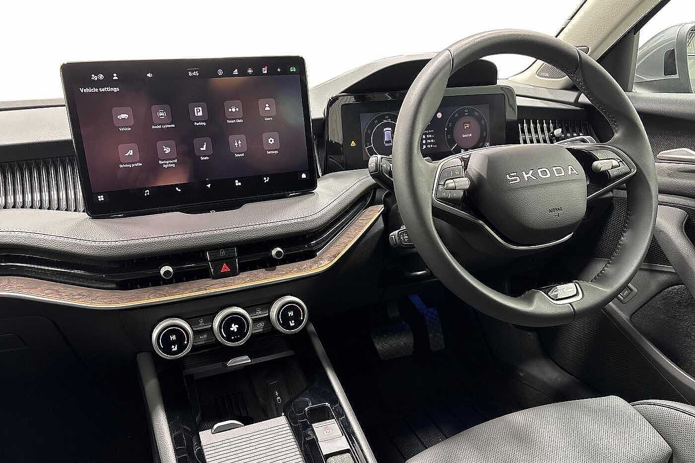 Used Skoda Superb 2025 for sale - 76968789: Photo 2