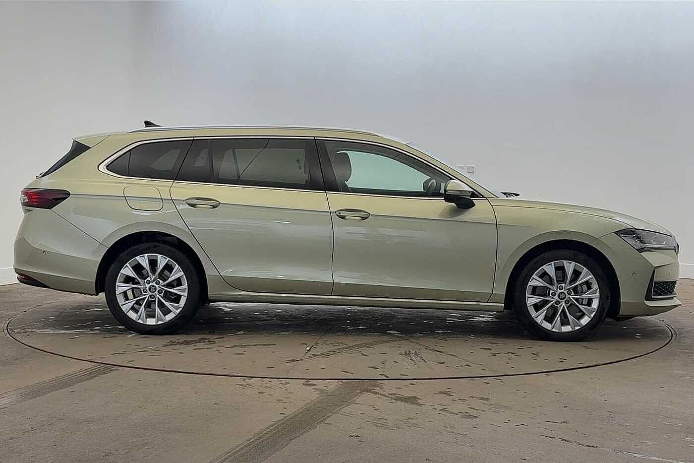 Used Skoda Superb 2025 for sale - 77206799: Photo 4