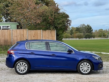 Used Peugeot 308 2017 for sale - 76185666: Photo 3