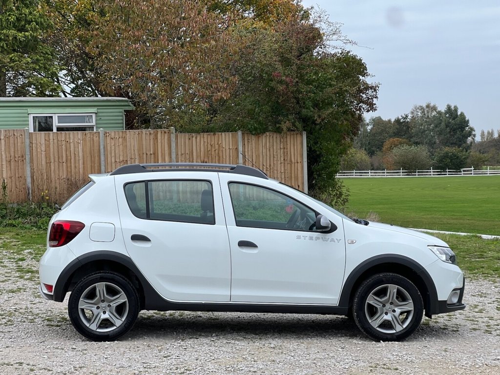Used Dacia Sandero Stepway 2020 for sale - 76304104: Photo 3