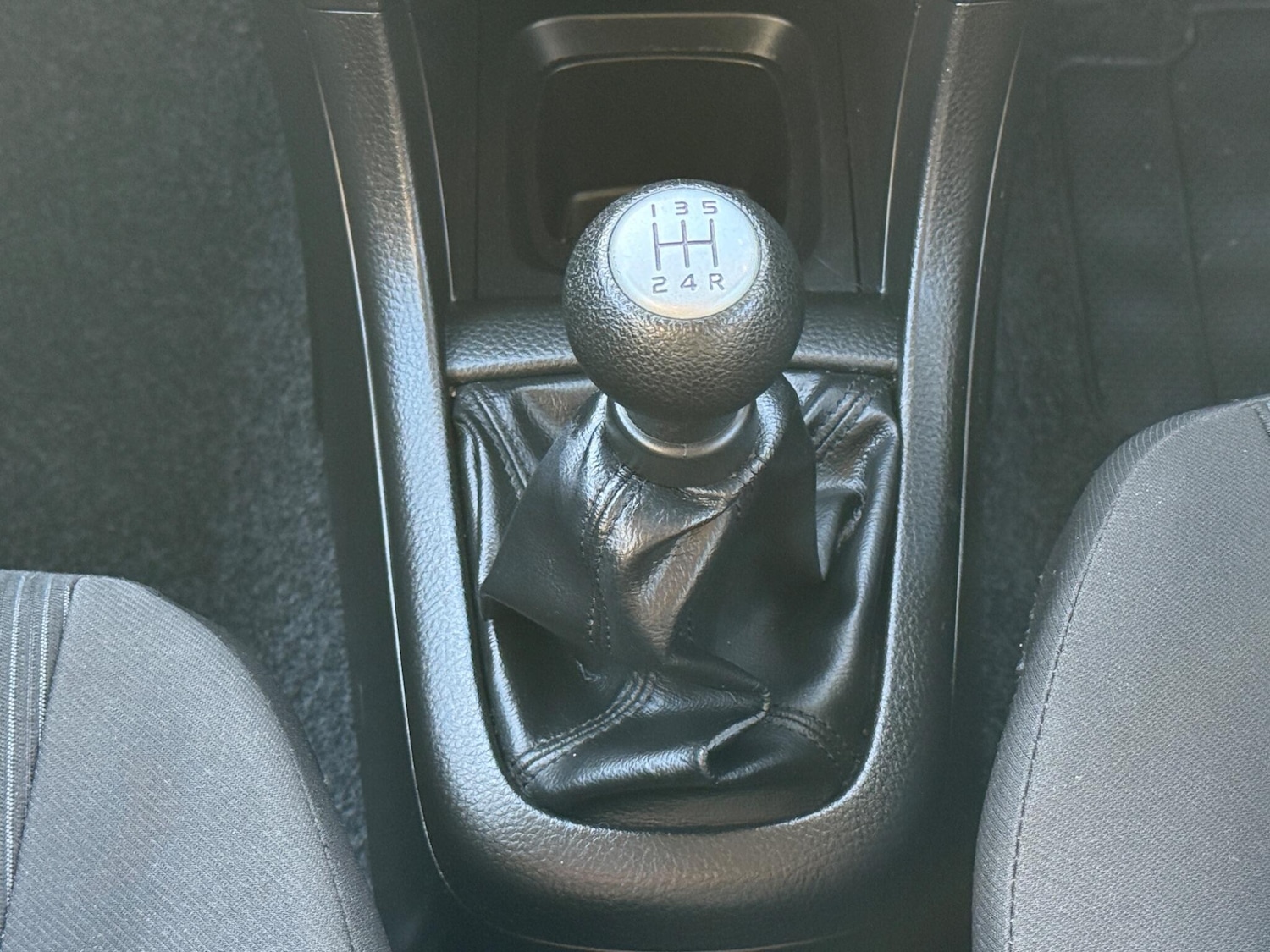 Used Suzuki Swift 2014 for sale - 76521549: Photo 24